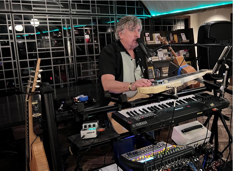 Mike McLeod performing live